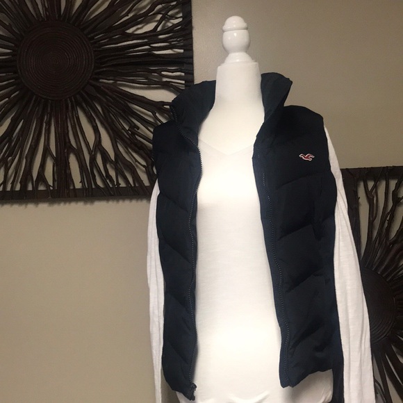 Navy Blue Lightweight Hollister Vest. - Picture 3 of 3